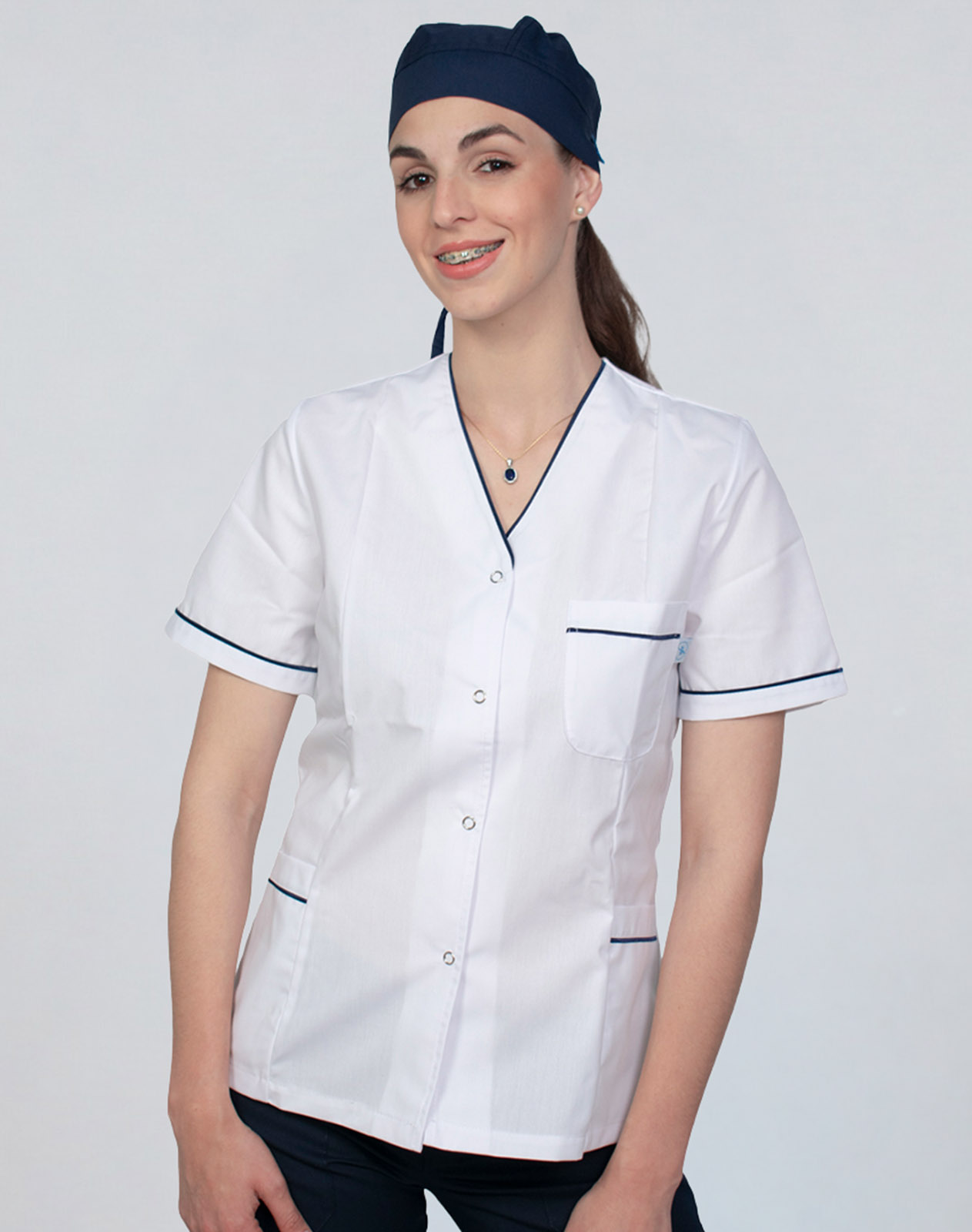 Chaqueta para Dama en Tela Arciel – Blanco con Vivos Azules